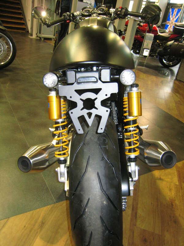 Triumph Thruxton 1200 [ACCESS DESIGN] - rendszámtábla tartó kerékív fekete Triumph Thruxton 1200