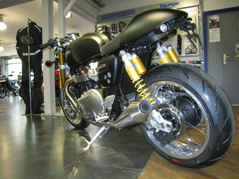 Triumph Thruxton 1200 [ACCESS DESIGN] - rendszámtábla tartó kerékív fekete Triumph Thruxton 1200