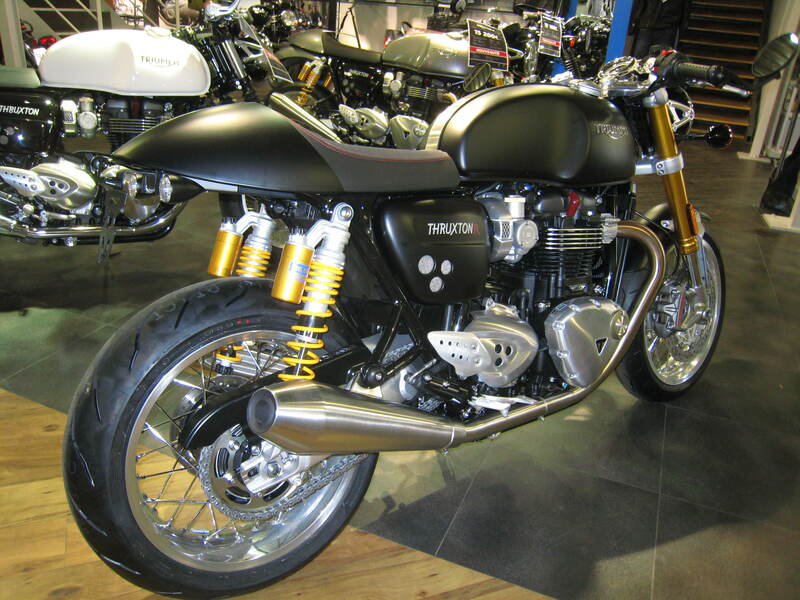 Triumph Thruxton 1200 [ACCESS DESIGN] - rendszámtábla tartó kerékív fekete Triumph Thruxton 1200