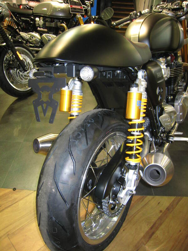 Triumph Thruxton 1200 [ACCESS DESIGN] - rendszámtábla tartó kerékív fekete Triumph Thruxton 1200