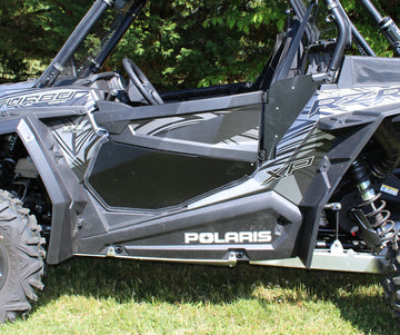 Polaris RZR 1000 XP Turbo EPS [2016-2017] - Alumínium alsó ajtólapok - Fekete Polaris RZR1000