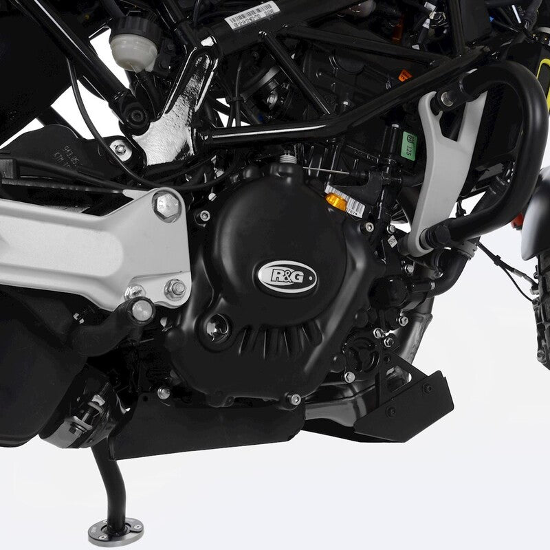 Husqvarna SVARTPILEN 125 [2021-2023] - Race Series jobb forgattyúház burkolat védő (kuplung) - fekete Husqvarna Svartpilen 125