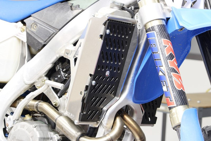 Tm Racing EN 250 FI [2022] – Radiator Guard alumínium/fekete – TM RACING