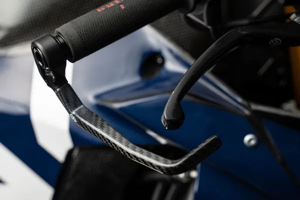 Suzuki GSX 1400 [GILLES TOOLING] – Szénfékkar védő