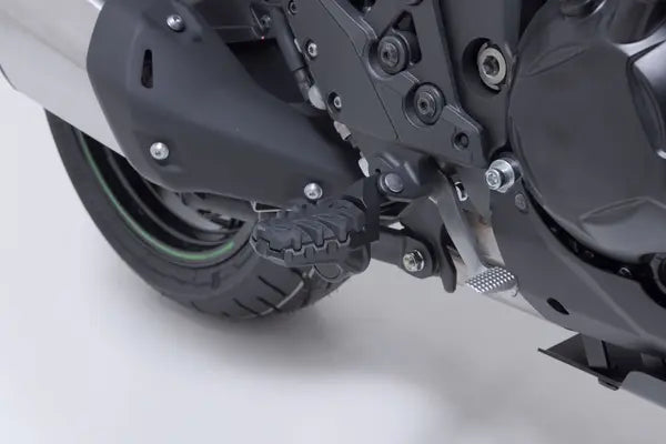 Kawasaki Versys 1100 [2025-2026] - EVO lábtartó pár, 15 mm-rel leengedhető - 2. kép