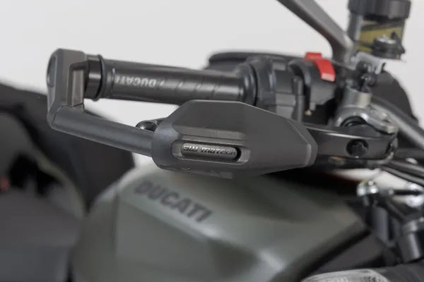 Triumph Daytona 660 [SW-MOTECH] – karvédők szélvédelemmel