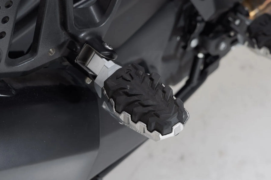 bmw r 18 [SW-MOTECH] – Evolution lábtartó
