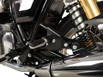 Royal Enfield Interceptor 650 [2018-2025] – Az utasok lábtartójának áthelyezése