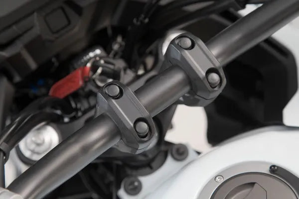 KTM 990 Adventure [2013] - kormánytartó Ø 28 mm-es kormányhoz, 30 mm-es emelés, LEH.00.039.24100.20/B verzió - 2. kép