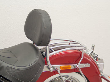 Harley Davidson Softail Deluxe (Milwaukee-Eight 107/114) [2018] - Driver Sissy bár nagy, lekerekített párnával és csomagtartóval