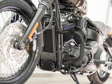 Harley Davidson Softail (Milwaukee-Eight 107/114) [2018] - Védő, 32 mm-es csőből, lapos forma, fekete