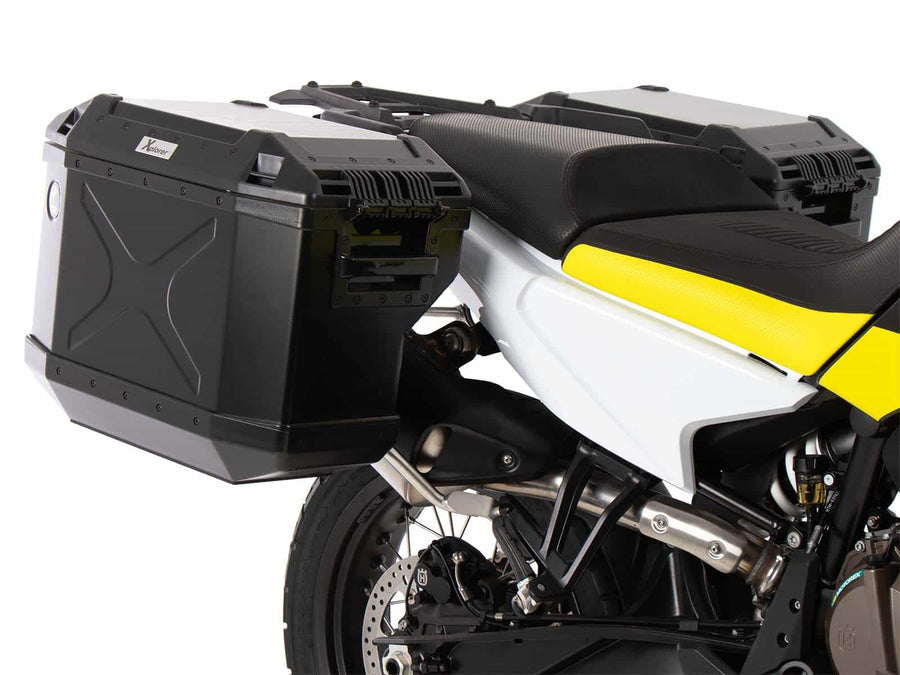 Husqvarna Norden 901 [2022-2026] - Táratartó állványkészlet Kivágott rozsdamentes acél hordozóval. Xplorer Cutout fekete táska szett