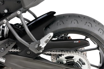 TRIUMPH BONNEVILLE T 120 BLACK [2025] - Hátsó kerékburkolat | Carbon megjelenés | PUIG 7048C