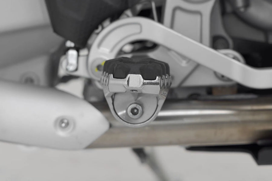 Aprilia Tuareg 660 [SW-MOTECH] – Evolution lábtartó