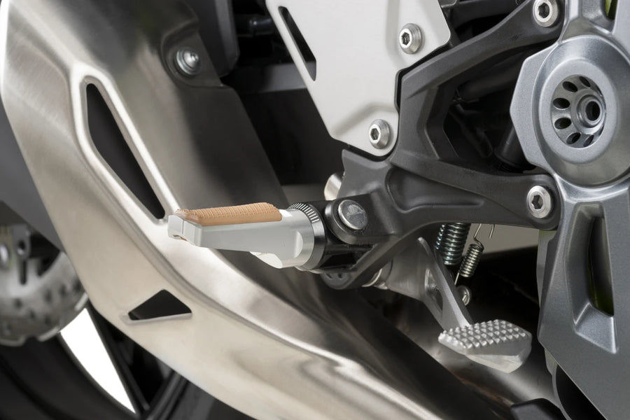KTM RC 390 [2025] – Vintage lábtartók – ezüst