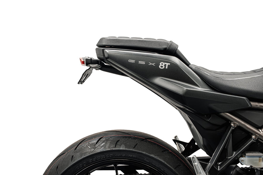 Suzuki GSX-8TT [2025-től] - rendszámtartó piros LED-es rendszámmal és féklámpával
