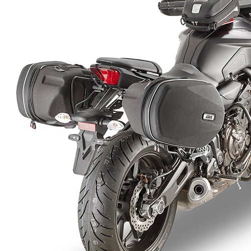 Yamaha MT 07 [GIVI] - Távtartó EASYLOCK nyeregtáskákhoz vagy nyeregtáskákhoz lehetséges