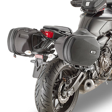 Yamaha MT 07 [GIVI] - Távtartó EASYLOCK nyeregtáskákhoz vagy nyeregtáskákhoz lehetséges