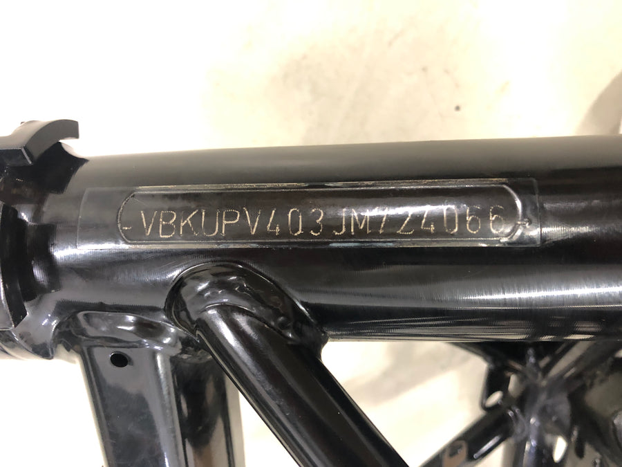 Husqvarna 701 Vitpilen [2018] - Keret papírokkal