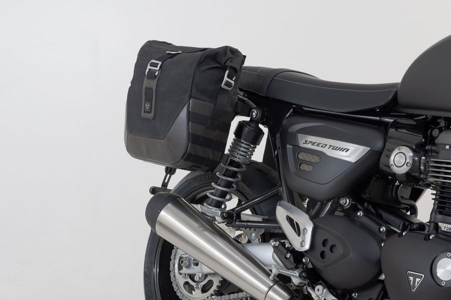 Triumph Speed Twin 1200 [2019-2024] – Legend Gear LC2 oldaltáska rendszer, Brown Edition – 2. kép
