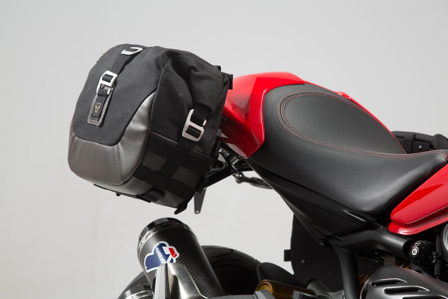 Ducati Monster 1200 [2017-2020] – Legend Gear LC1 és LC2 oldaltáska rendszer, Black Edition – 1. kép