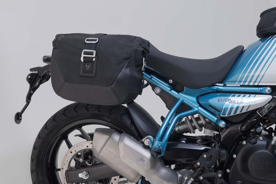 Royal Enfield Guerrilla 450 [2024-2025] – Legend Gear oldaltáska rendszer LC Black Edition – 6. kép