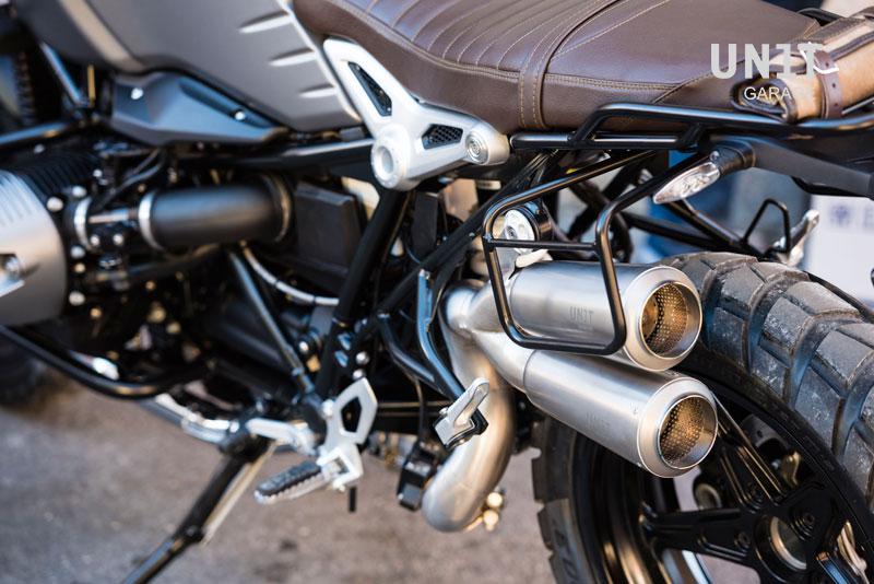 BMW R nineT 1200 Urban G/S (alacsony kipufogógáz) [2017-2023] - Bőr oldaltáska + NineT dupla váz