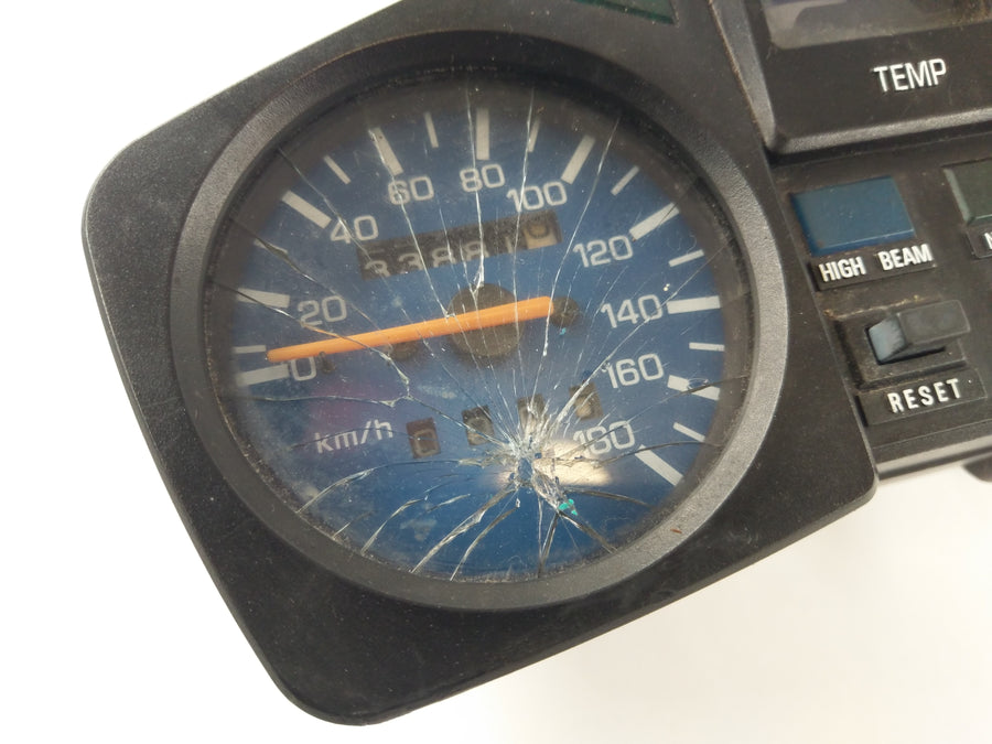 Yamaha XTZ 660 Tenere 3YF [1993] - A pilótafülke sebességmérő fordulatszámmérő üvege törött