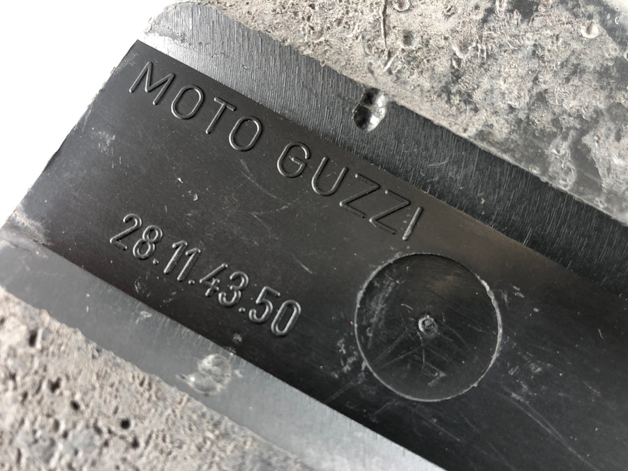 Moto Guzzi Le Mans 4 [Le Mans 3] - Légszűrő doboz háza
