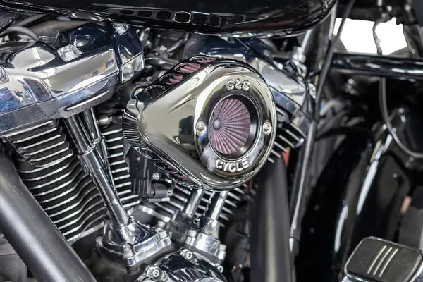 Harley-Davidson FXFB 1750 Softail Fat Bob 107 [2021] - Air Stinger Stealth Luftfiltersatz – Oberfläche: Verchromt – Bild 10