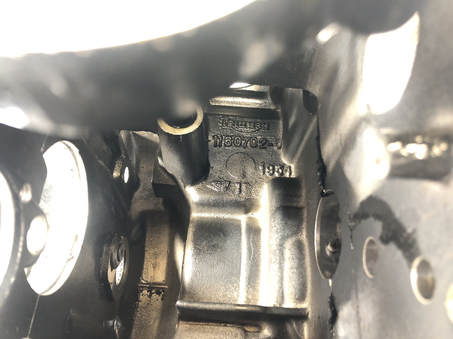 Triumph Speed Triple 955i [1999] - Üres motorház dugattyúval