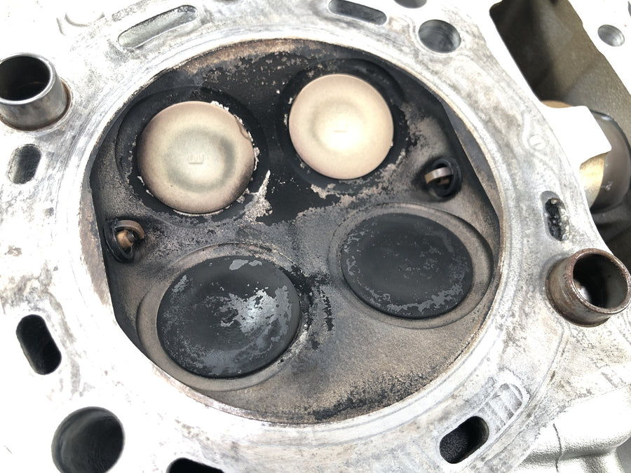 Kawasaki VN 1600 Classic VNT60A [2007] - Hengerfej első szelep szerelvényfej motor felső része