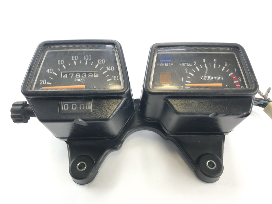 Yamaha XT 600 43F [1985] – A sebességmérő háza hibás.