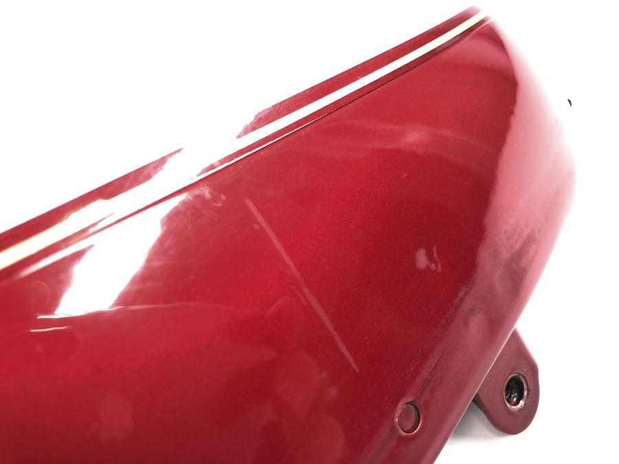 Suzuki Intruder VL 1500 AL [2000] - tankpanel a jobb oldali panel oldalsó burkolatán enyhén sérült