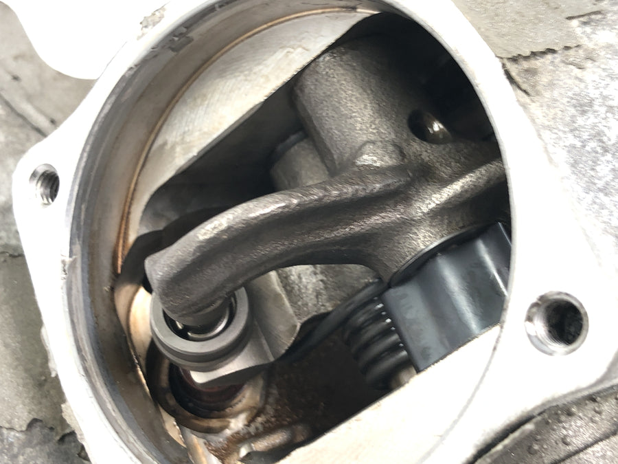 Ducati Multistrada 1000 DS [2003] - hengerfej hátsó szelepsor álló henger