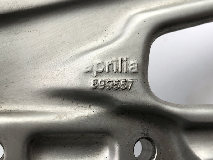 Aprilia RS 125 TW [2017] - Lábtartó rendszerű vezetői lábtámasz tartóval a jobb oldalon
