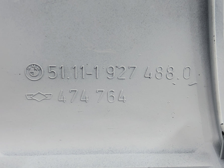 BMW E28 - Díszburkolat vonószem első lökhárító