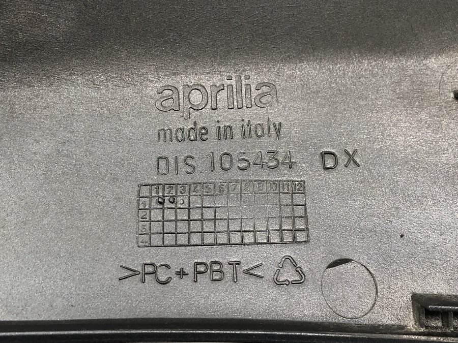 Aprilia RST 1000 Futura [2002] - Üléspanel hátsó bal hátsó panel
