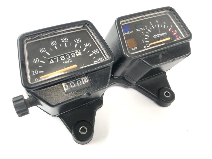 Yamaha XT 600 43F [1985] – A sebességmérő háza hibás.