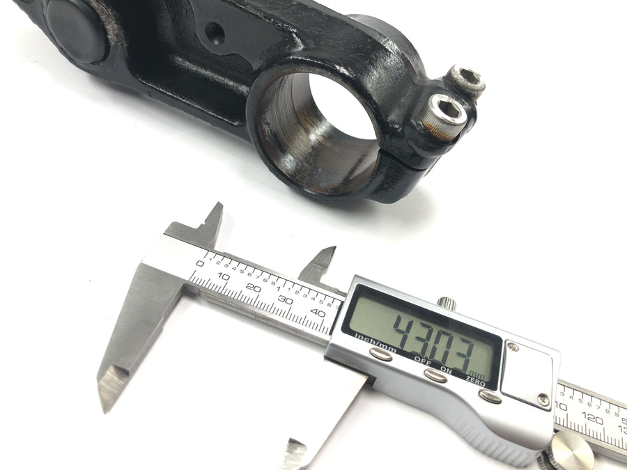 Triumph Tiger 955i 709EN [2003] - alsó villa bilincs