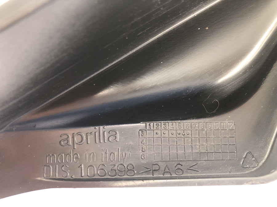 Aprilia RSV 1000 R [2004] - Láncvédő láncburkolat hátsó kerékvédő műanyag