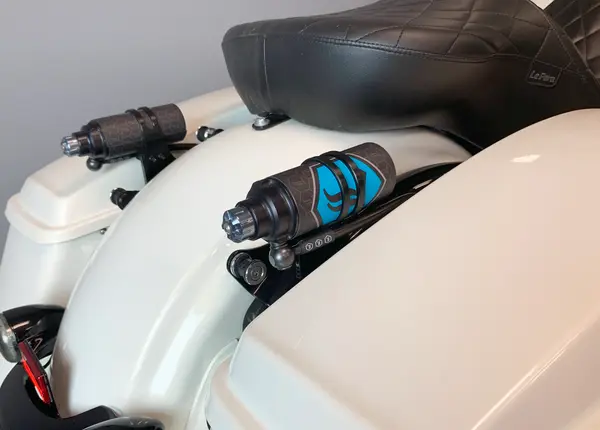Harley-Davidson FLHX 1923 Street Glide 117 [2026] - REVO ARC Remote Reservoir Außenbefestigung – Bild 8
