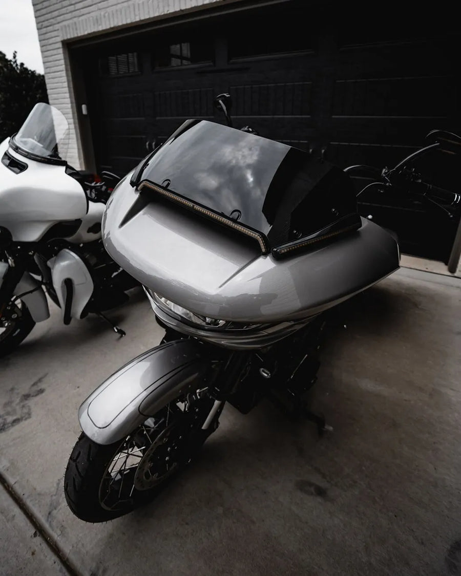 harley-davidson road glide st [CUSTOM DYNAMICS] - LED-es szélvédőburkolat visszajelzőkkel