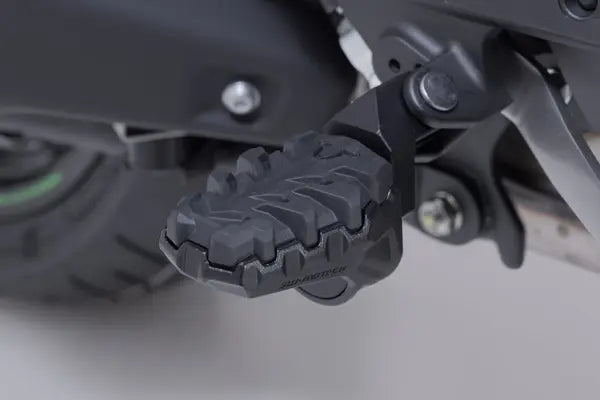 Kawasaki Versys 1100 [2025-2026] - EVO lábtartó pár, 15 mm-rel leengedhető - 4. kép