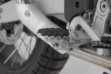 Aprilia Tuareg 660 [SW-MOTECH] – Evolution lábtartó
