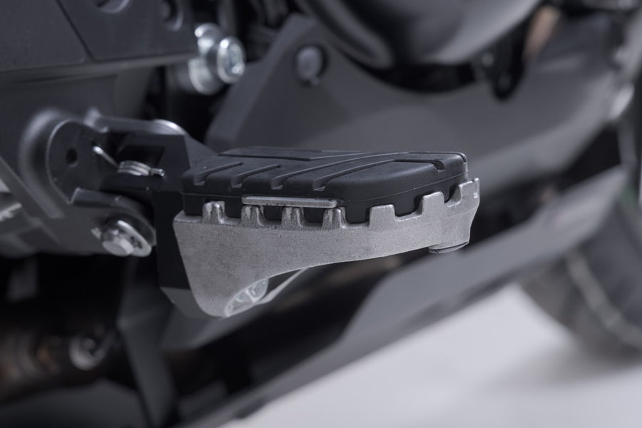 Kawasaki Versys 1100 [2025-2026] - ION lábtartó készlet ezüst – 5. kép