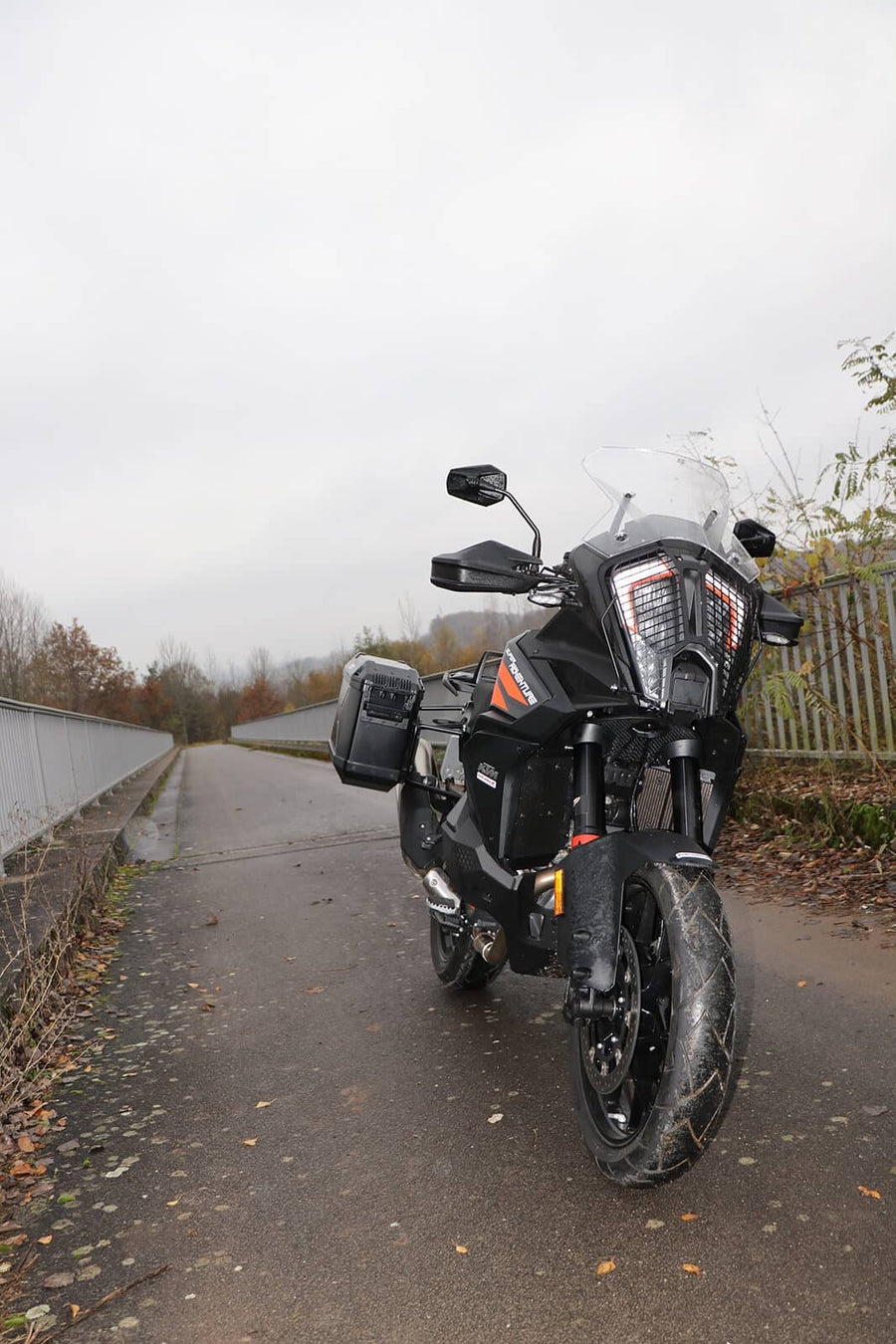 KTM 1290 Super Adv. S [2021-2024] - Lámpavédő rács fekete