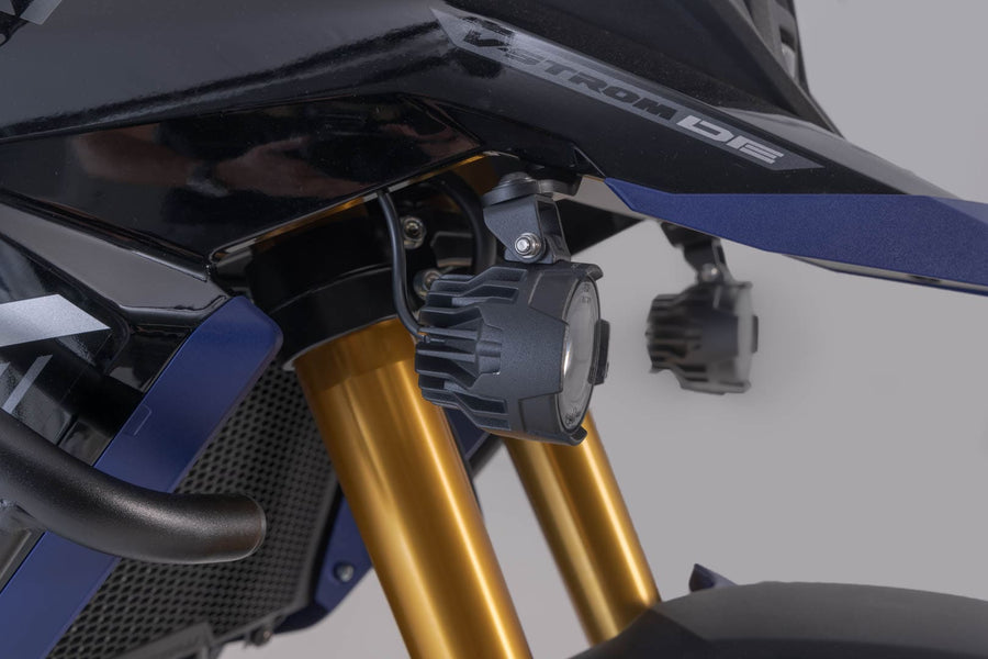 Suzuki V-Strom 800 DE [2023-2026] - fényszórótartó - 4. kép